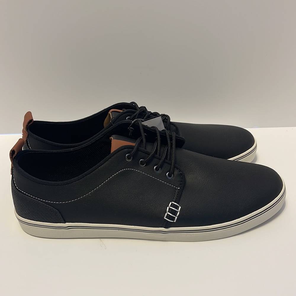 Men’s Size 13 Black Faux Leather Lace Up Dress Sneakers